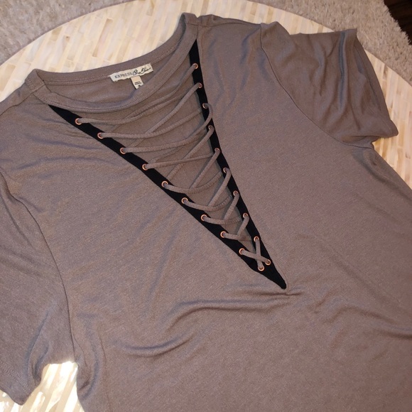Express Lace Up short sleeve tee - Picture 2 of 5
